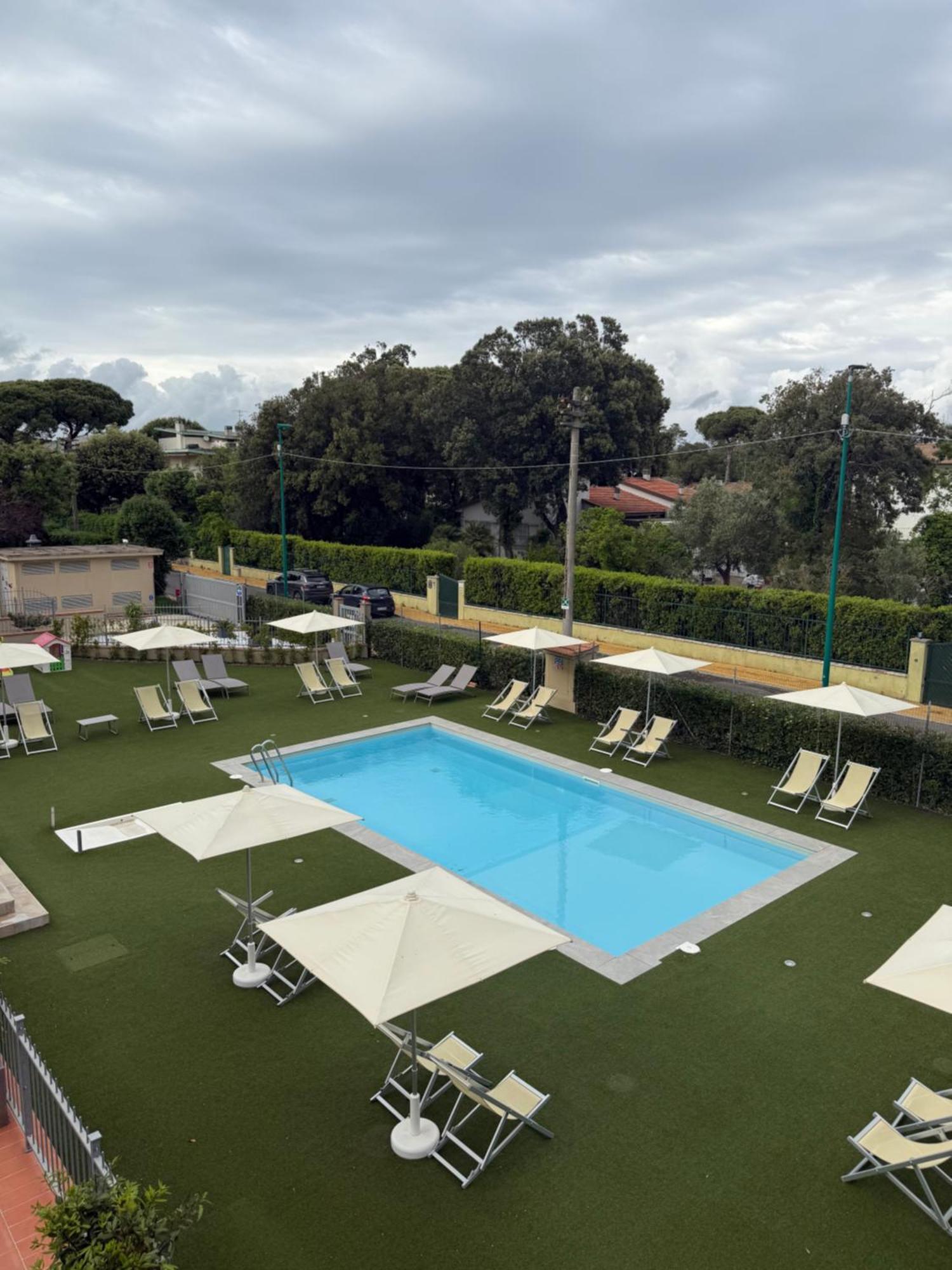 Residence San Francesco Tirrenia Eksteriør billede