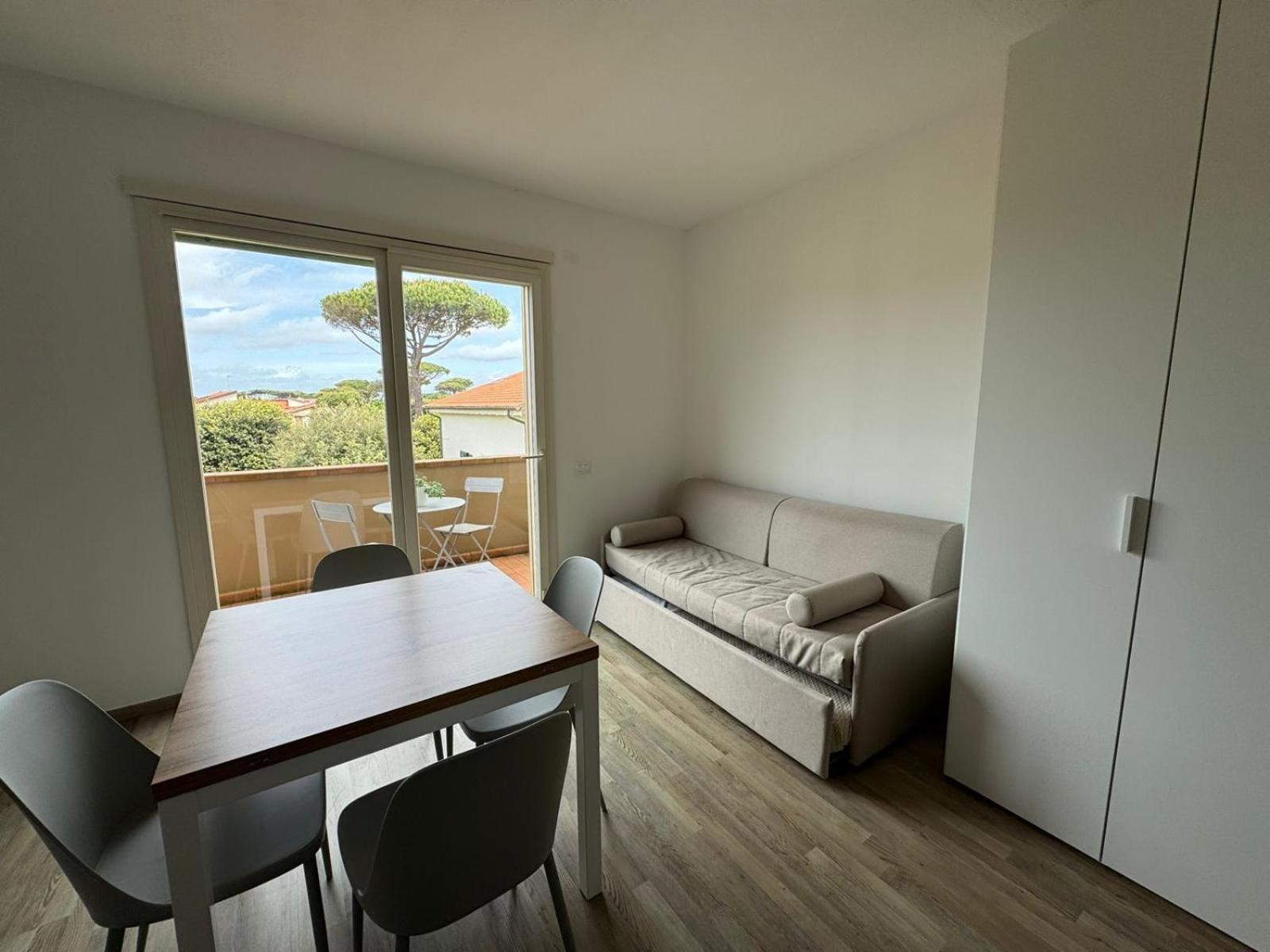 Residence San Francesco Tirrenia Eksteriør billede