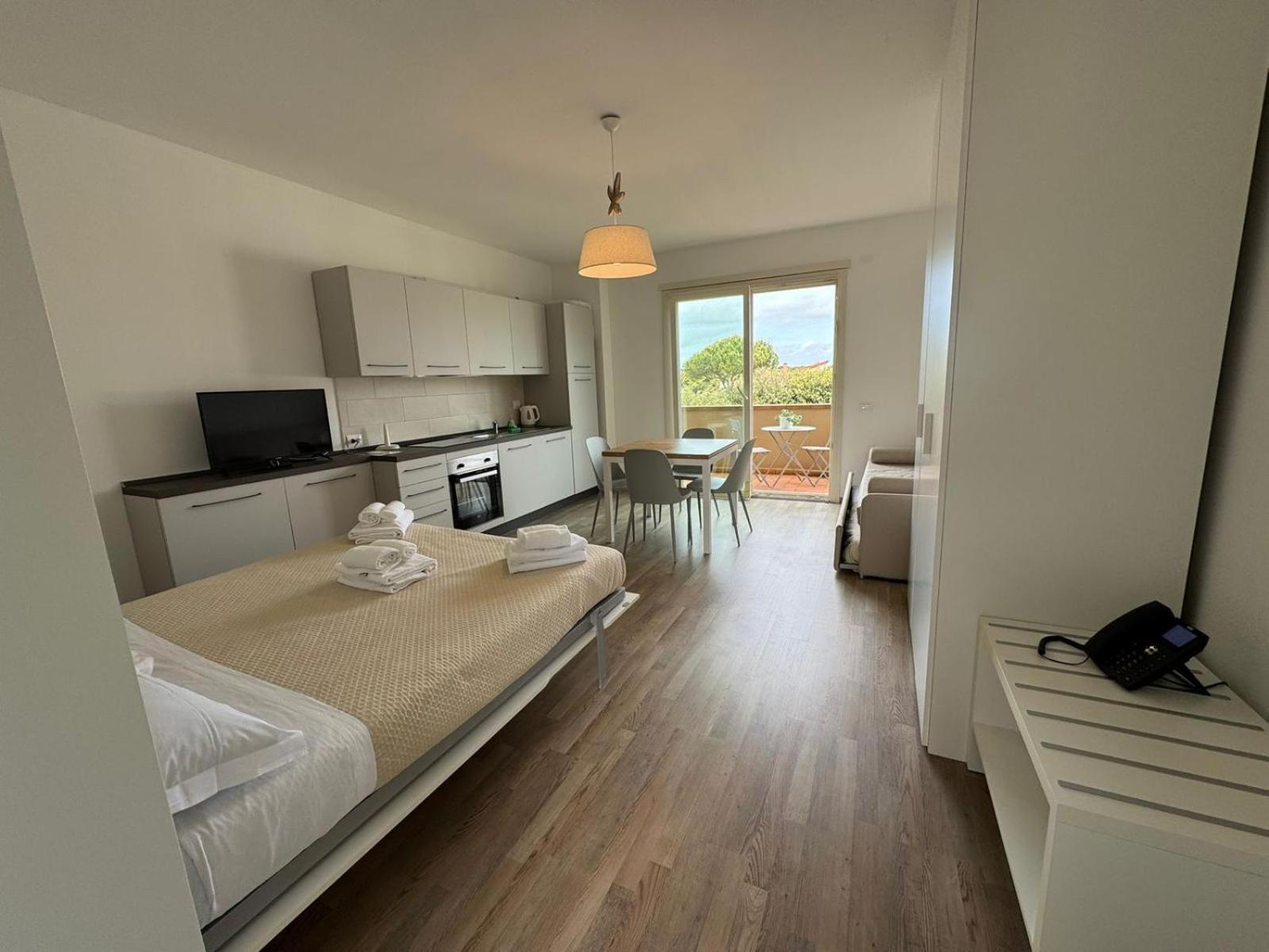 Residence San Francesco Tirrenia Eksteriør billede